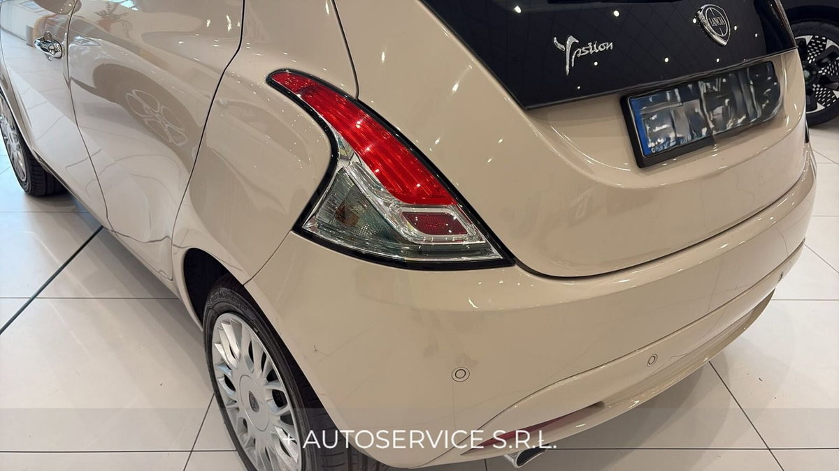 Lancia Ypsilon 1.2 69 CV 5 porte GPL Ecochic Gold (7)
