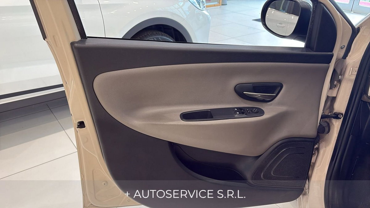 Lancia Ypsilon 1.2 69 CV 5 porte GPL Ecochic Gold (9)