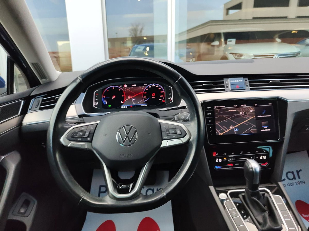 Volkswagen Passat 2.0 tdi scr R-Line 150cv dsg (18)