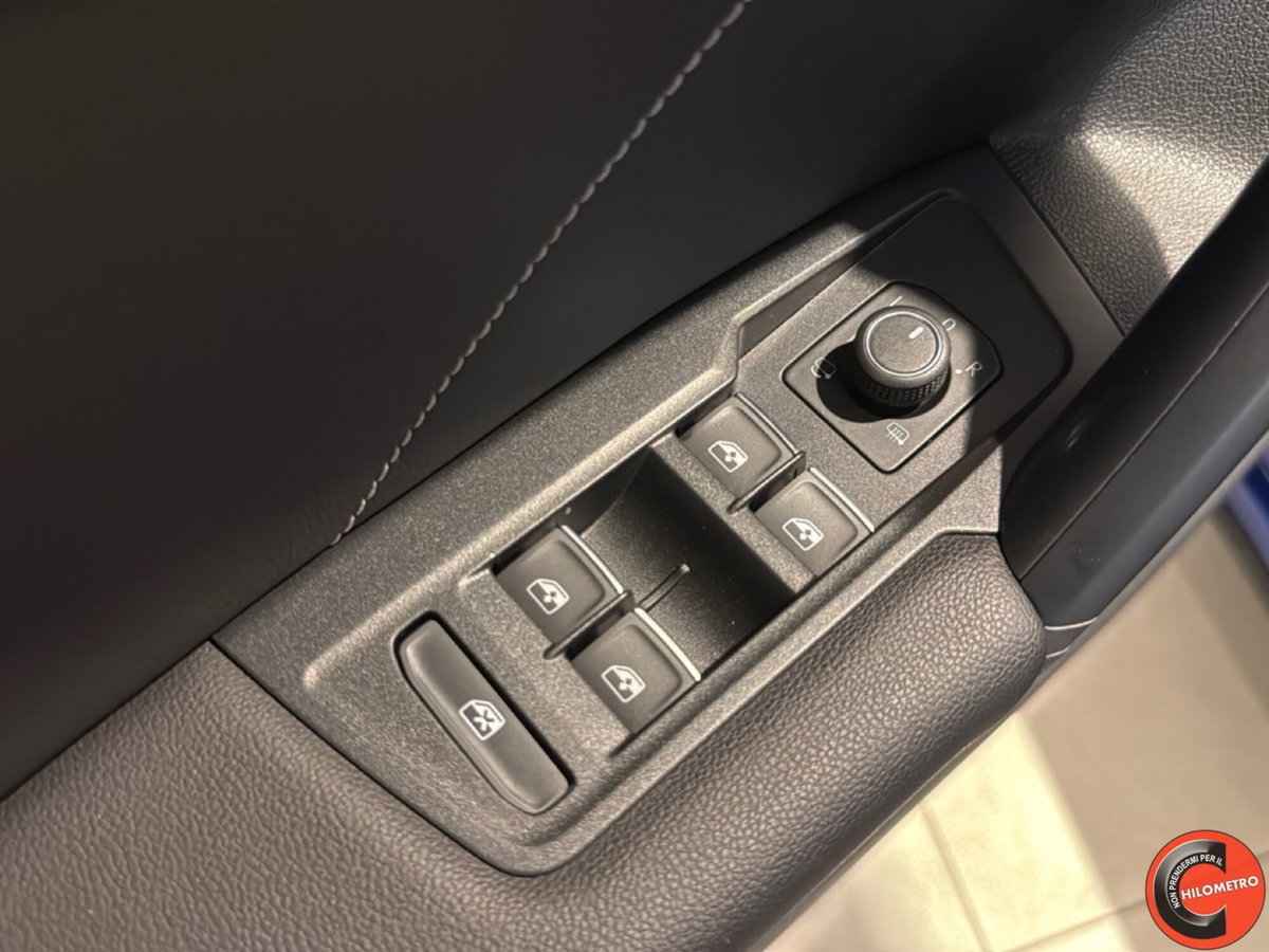 Volkswagen Tiguan 2.0 TDI 150 CV SCR DSG 4MOTION R-Line (19)