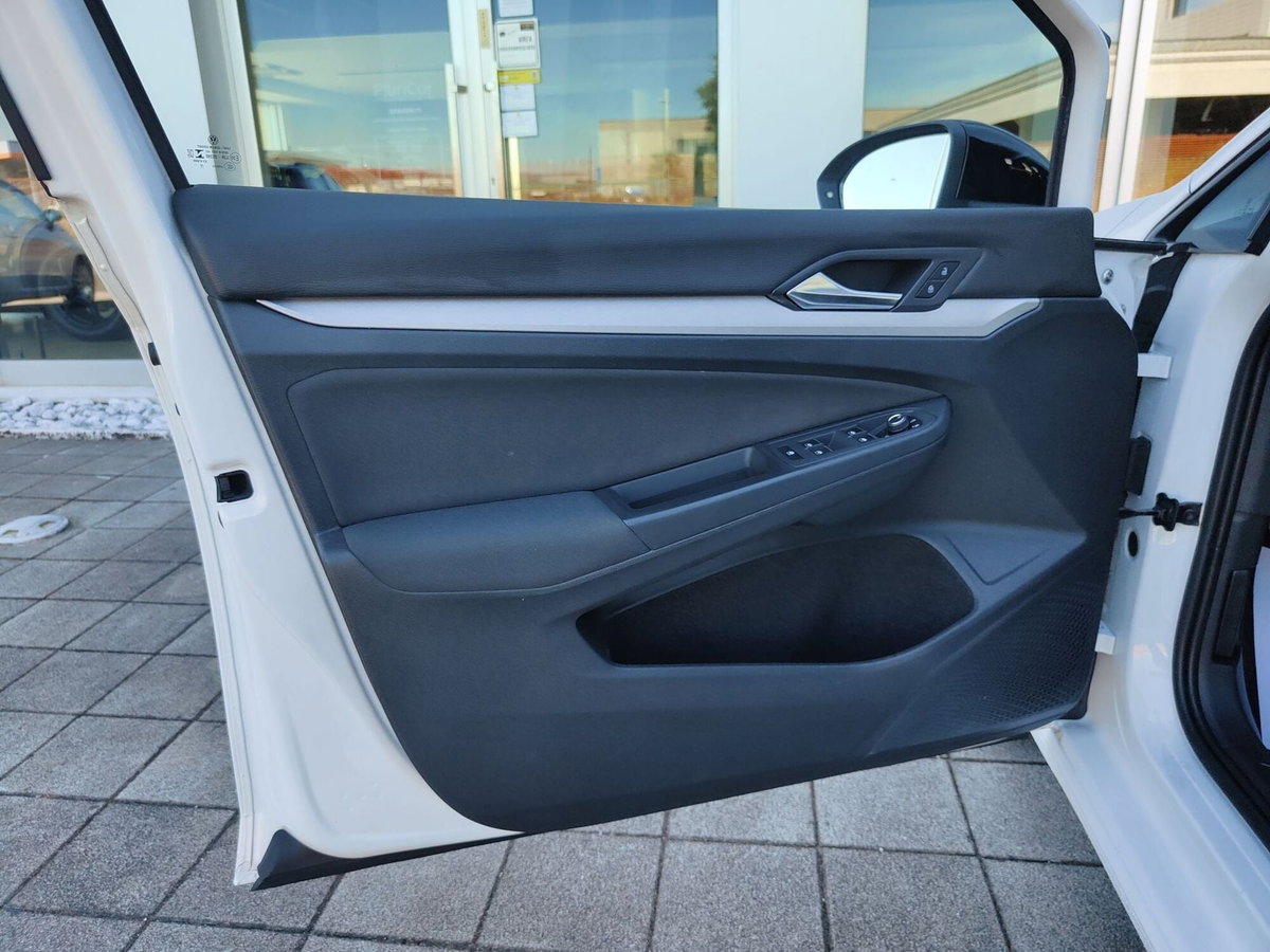 Volkswagen Golf 1.5 TGI DSG Style (19)