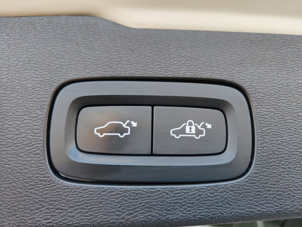 Volvo V60 T6 Recharge AWD Plug-in Hybrid R-design (11)