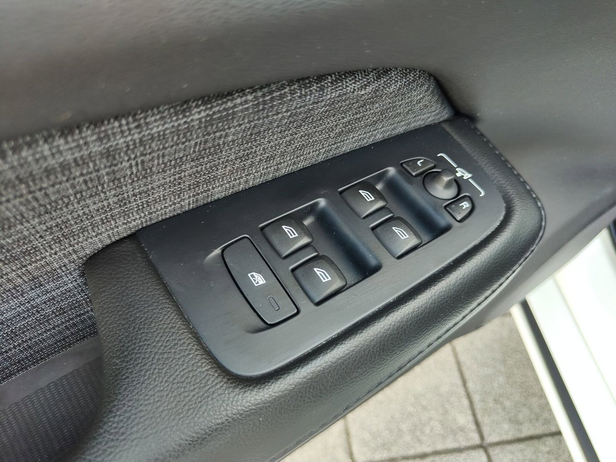 Volvo V60 T6 Recharge AWD Plug-in Hybrid R-design (20)