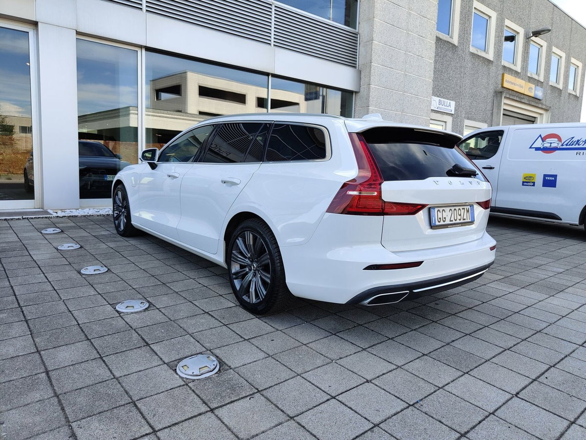 Volvo V60 T6 Recharge AWD Plug-in Hybrid R-design (6)