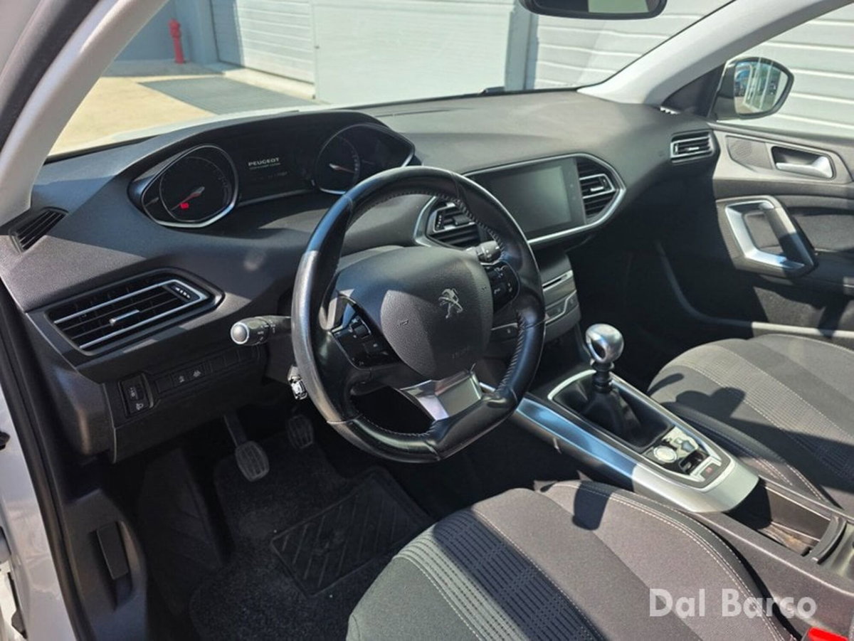 Peugeot 308 BlueHDi 130 S&S Allure (11)