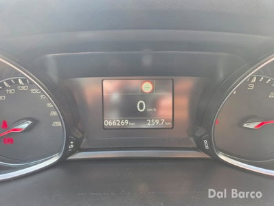 Peugeot 308 BlueHDi 130 S&S Allure (13)