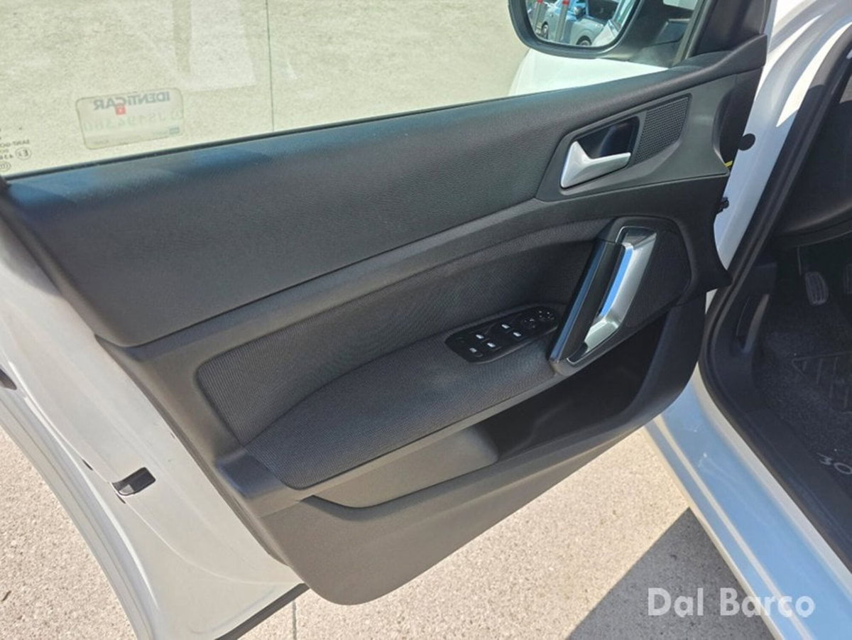 Peugeot 308 BlueHDi 130 S&S Allure (9)
