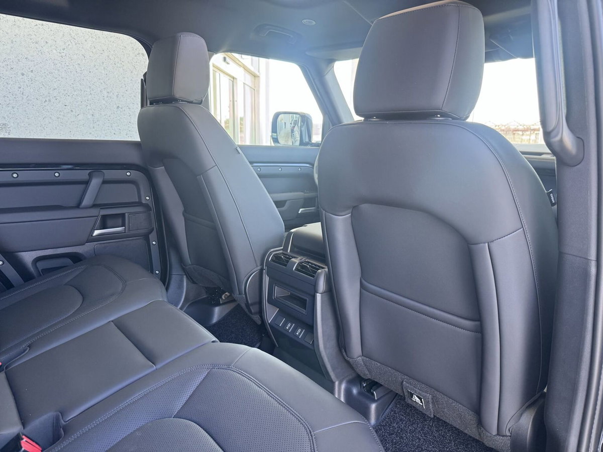 Land Rover Defender 110 3.0d i6 mhev X-Dynamic SE awd 250cv auto (11)