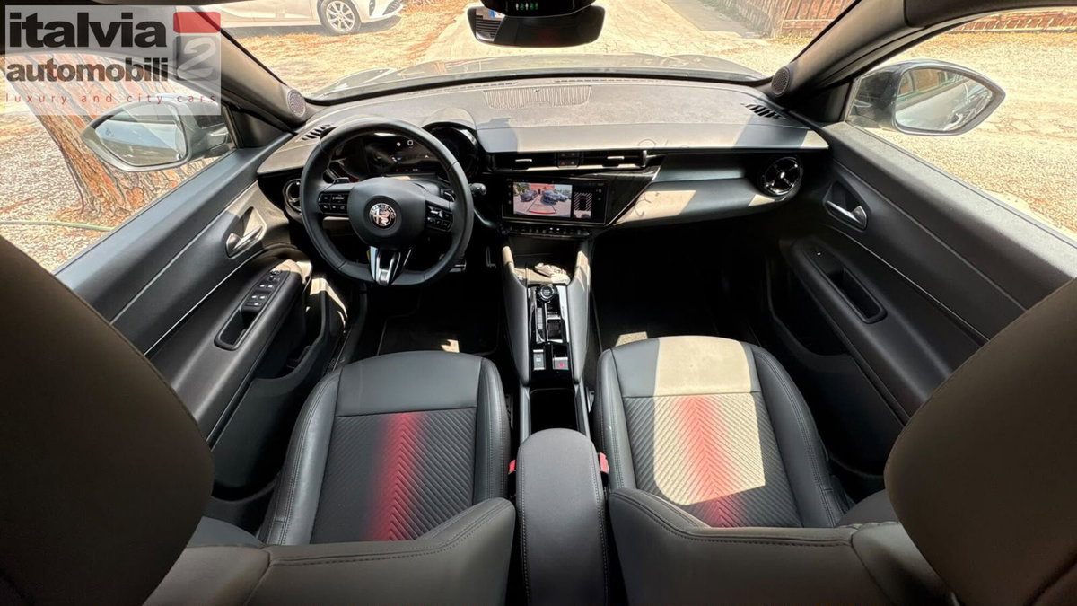 Alfa Romeo Junior 1.2 ibrida 145cv edct6 (12)