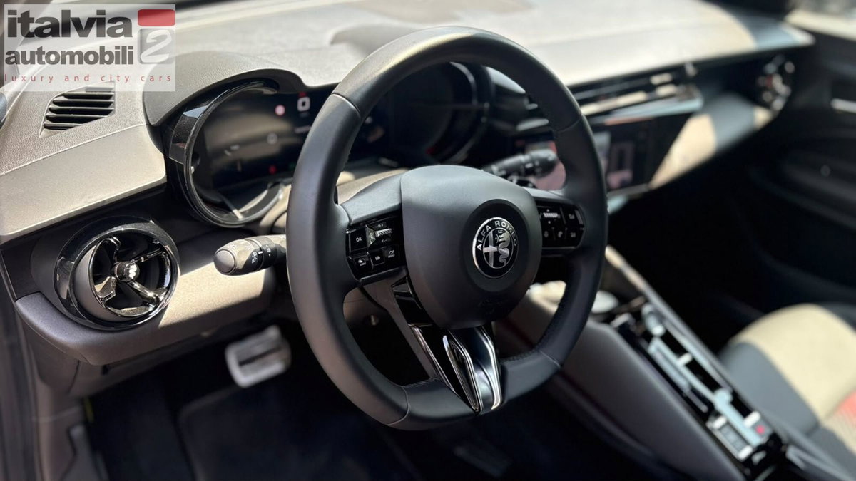 Alfa Romeo Junior 1.2 ibrida 145cv edct6 (9)