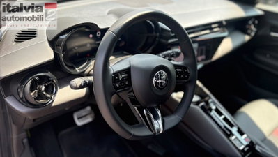 Alfa Romeo Junior 1.2 ibrida 145cv edct6 (9)