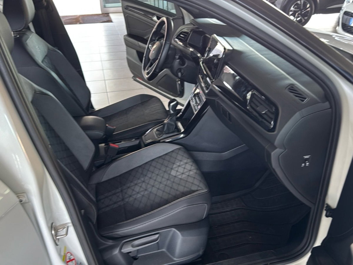Volkswagen T-Roc 2.0 tdi R-Line 115cv (12)