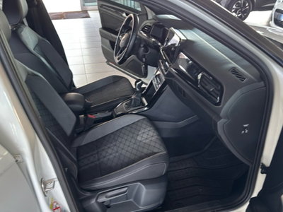 Volkswagen T-Roc 2.0 tdi R-Line 115cv (12)