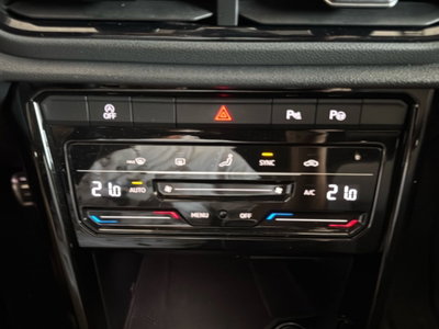 Volkswagen T-Roc 2.0 tdi R-Line 115cv (19)