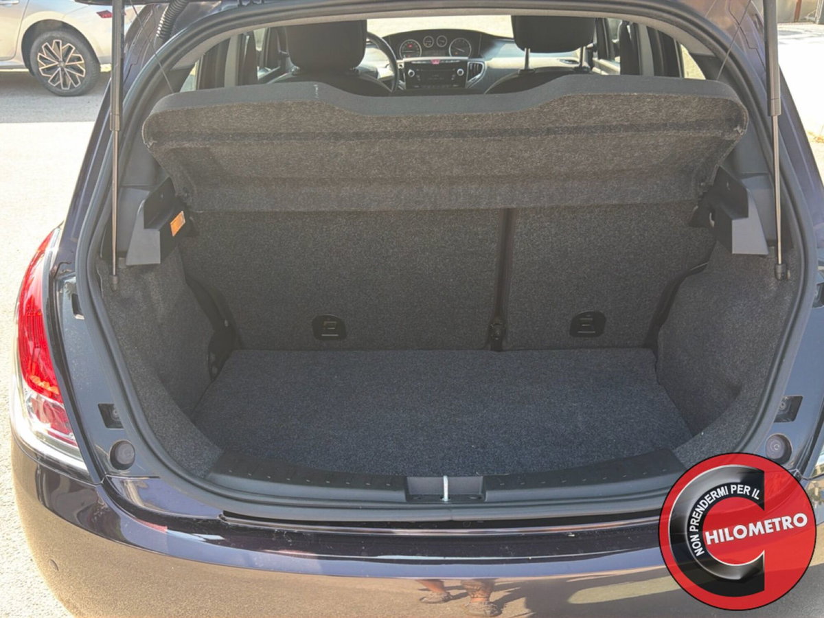 Lancia Ypsilon 1.2 69 CV 5 porte GPL Gold Plus (9)