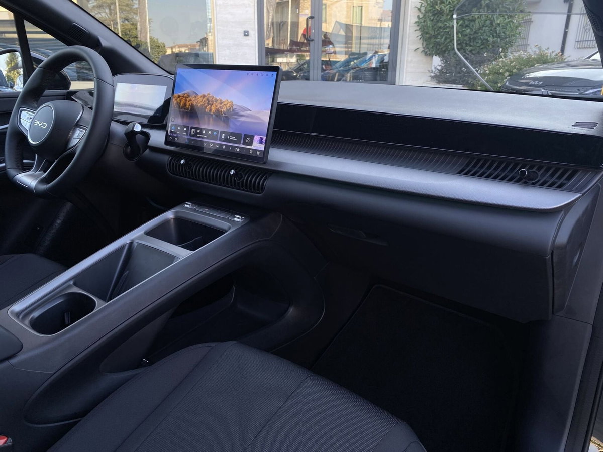 Byd Dolphin G DM-i 1.5 phev Boost 212cv (17)