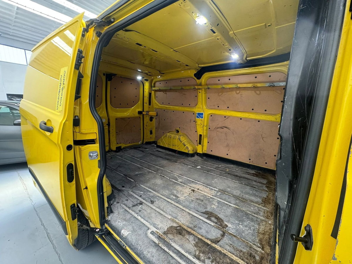 Ford Transit Custom Furgone 280 2.0 TDCi 130 PC-DC Furgone Titanium (13)