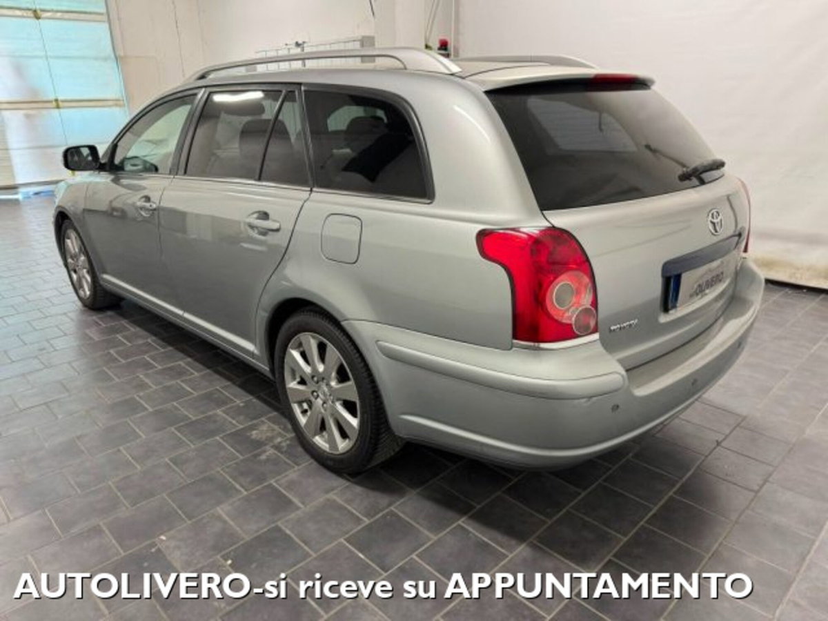 Toyota Avensis Station Wagon 2.2 D-4D 16V Station Wagon (3)