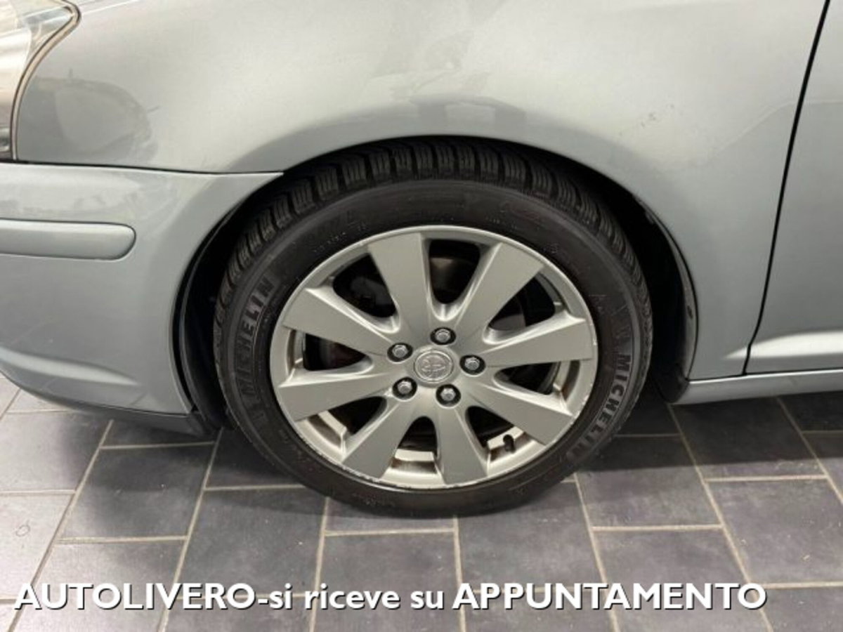 Toyota Avensis Station Wagon 2.2 D-4D 16V Station Wagon (5)