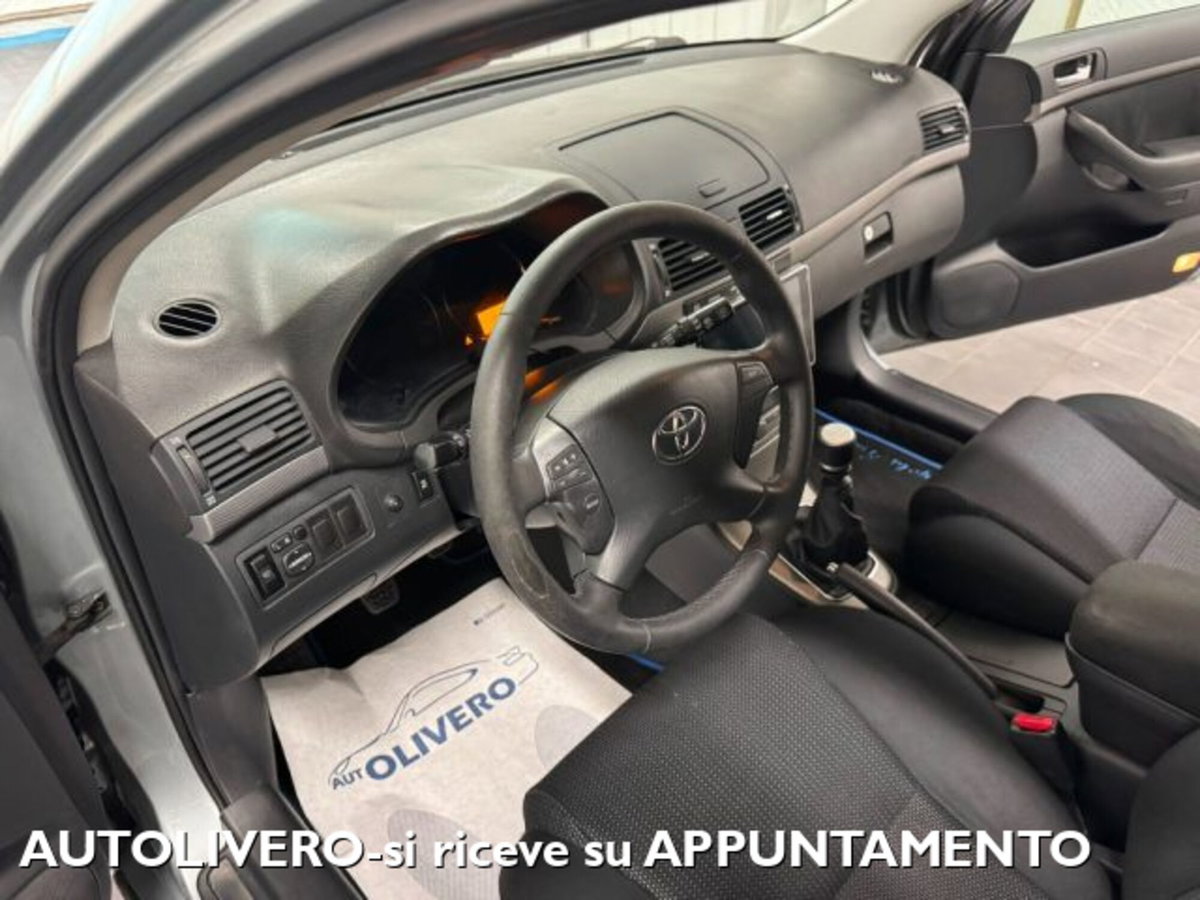 Toyota Avensis Station Wagon 2.2 D-4D 16V Station Wagon (6)