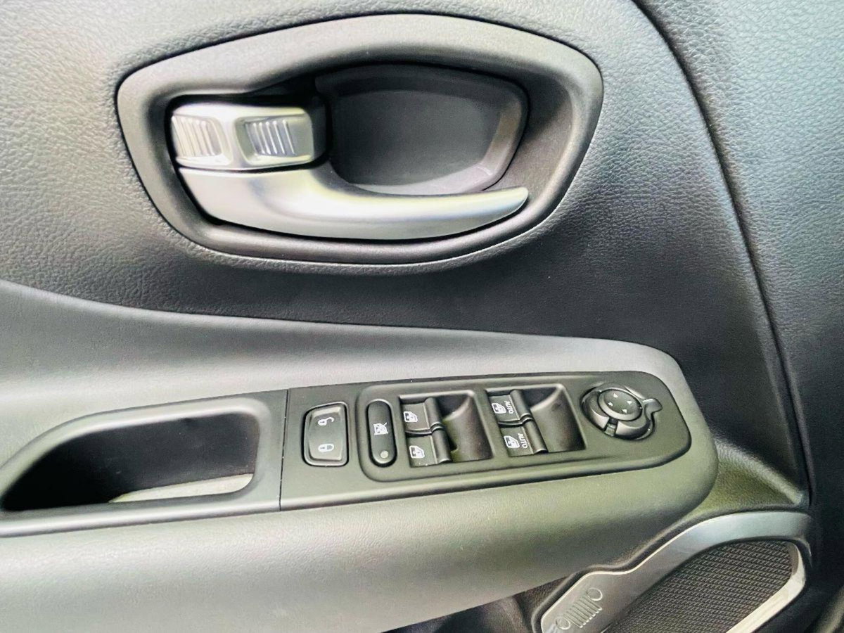 Jeep Renegade 1.6 Mjt 120 CV Limited (15)