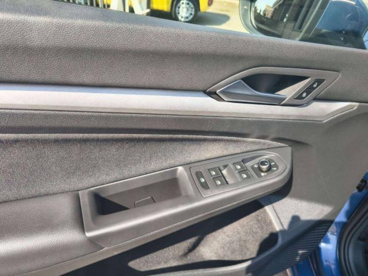 Volkswagen Golf 2.0 tdi Life 115cv (9)