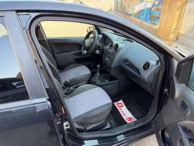 Ford Fiesta 1.4 TDCi 5p. Ambiente (7)