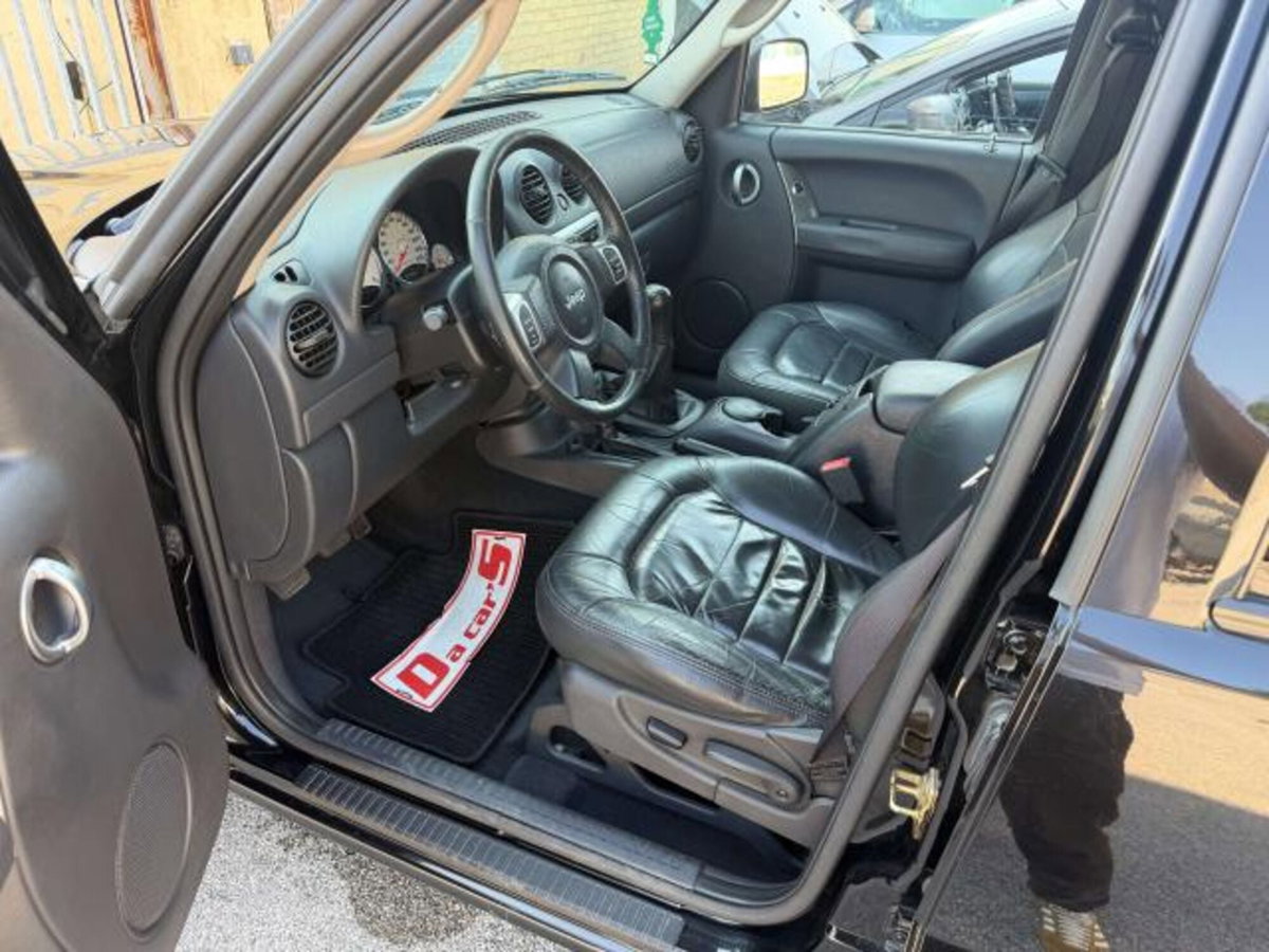 Jeep Cherokee 2.5 CRD Sport (2)