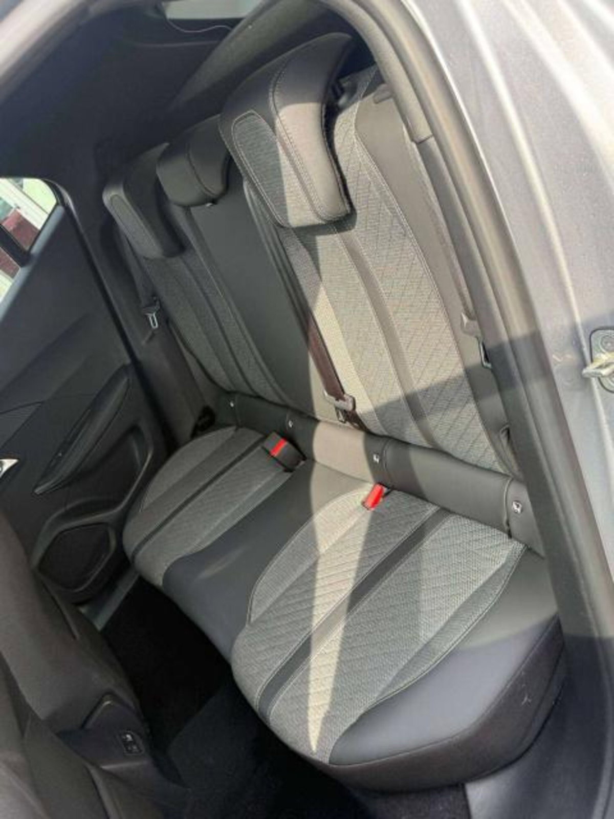 Peugeot 2008 1.2 puretech Allure s&s 100cv (12)