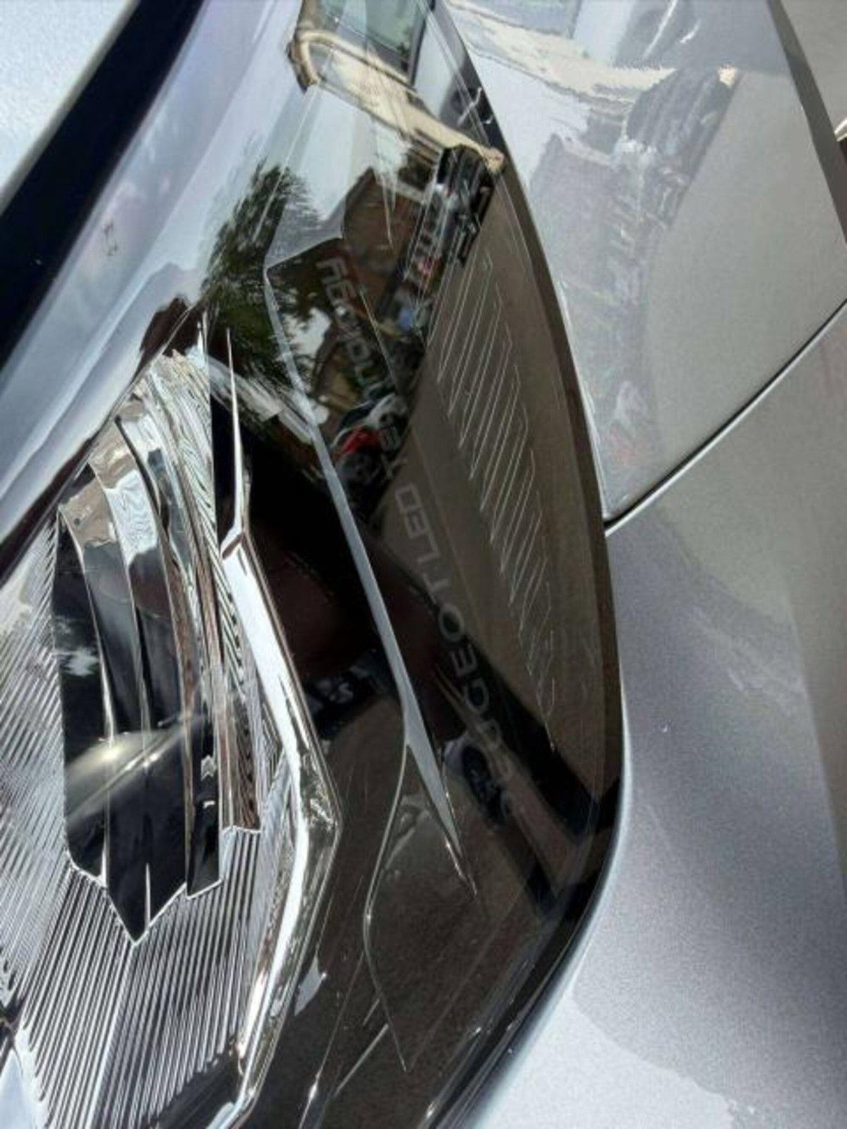 Peugeot 2008 1.2 puretech Allure s&s 100cv (15)