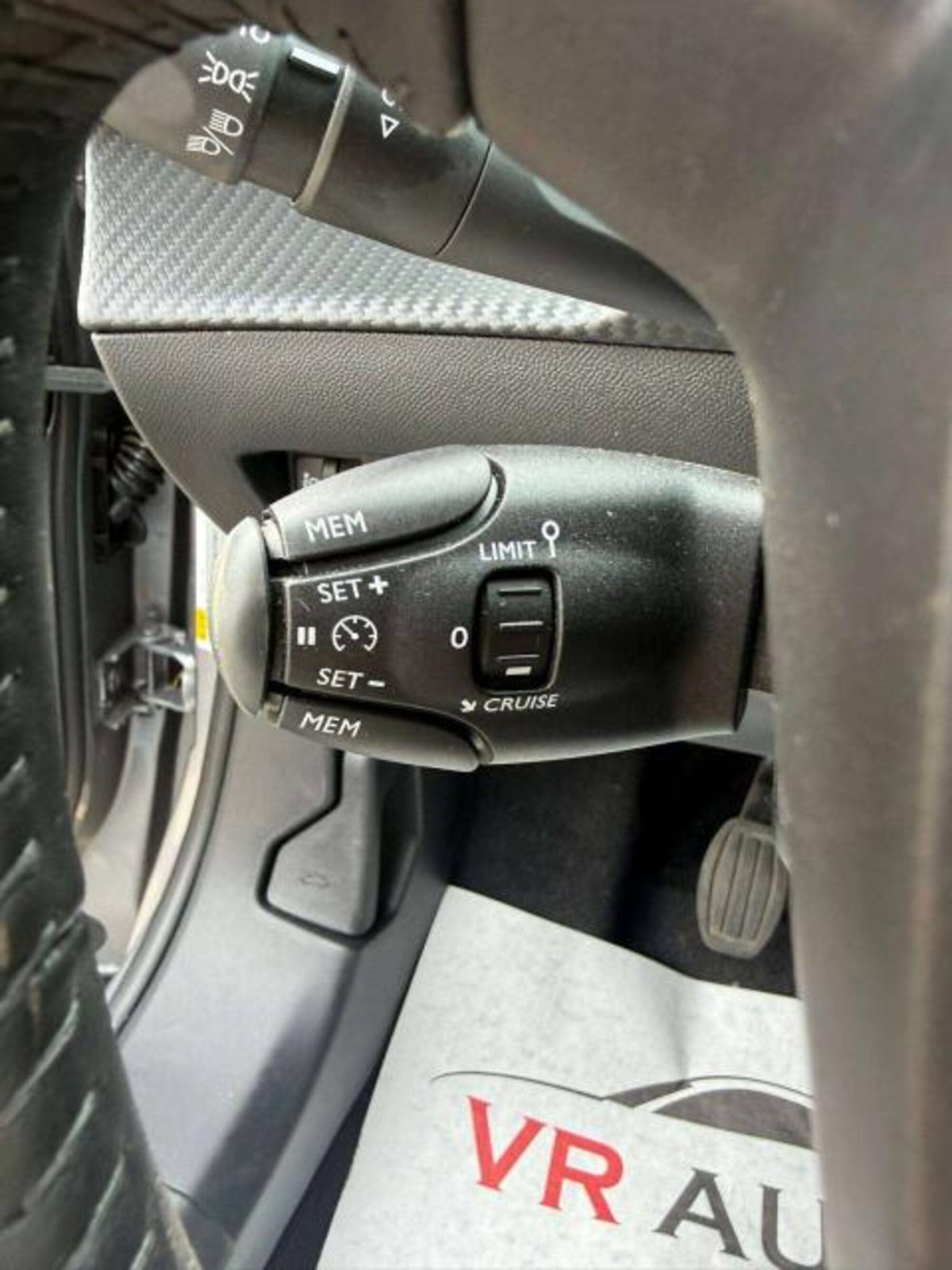 Peugeot 2008 1.2 puretech Allure s&s 100cv (9)