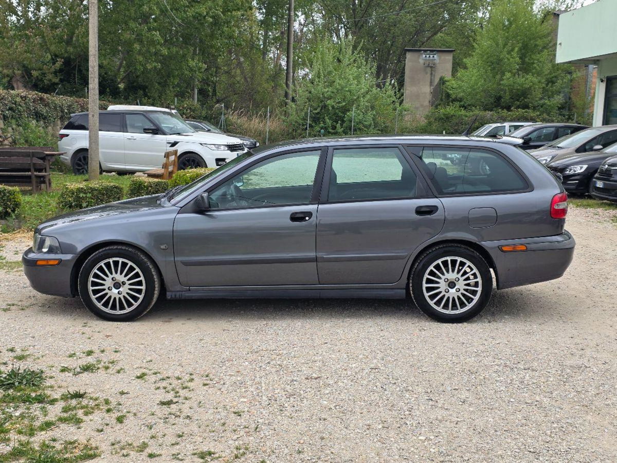 Volvo V40 1.9 D (102 CV) cat Class (3)
