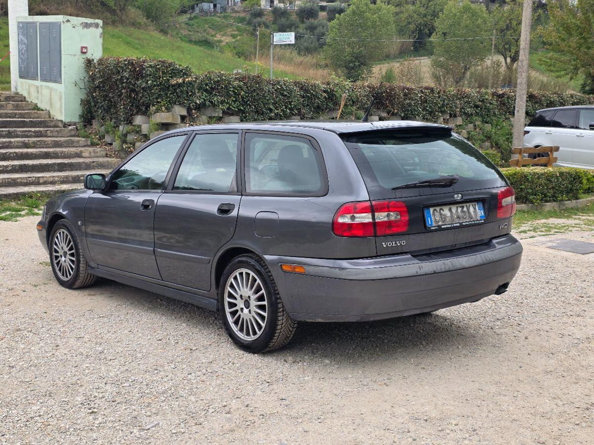 Volvo V40 1.9 D (102 CV) cat Class (4)