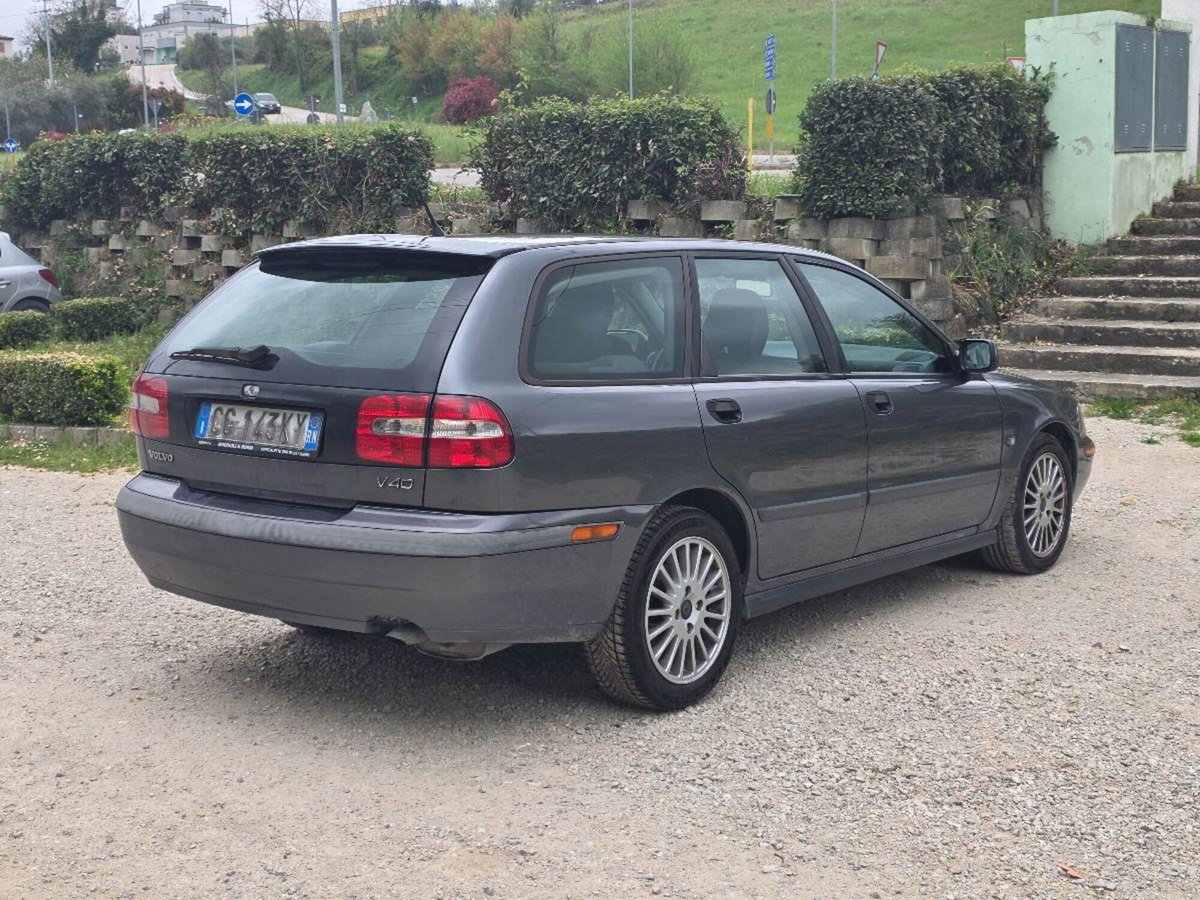 Volvo V40 1.9 D (102 CV) cat Class (6)