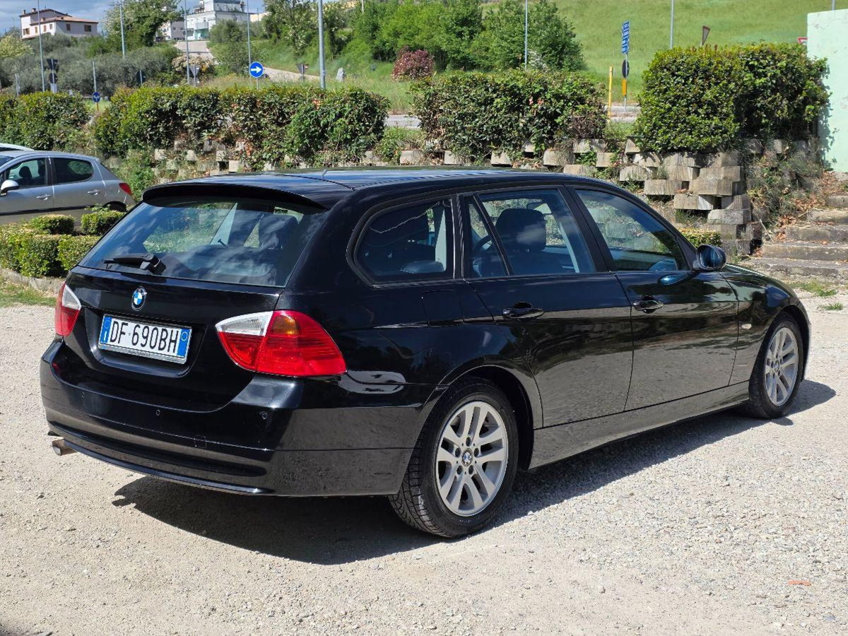 BMW Serie 3 Touring 320d  Msport (6)