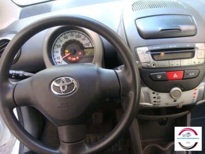 Toyota Aygo 1.0 12V VVT-i 5 porte Now Connect (11)