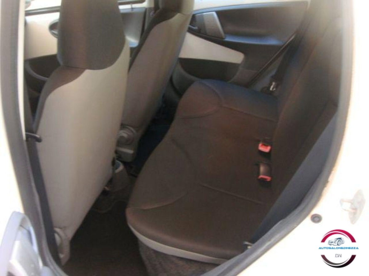 Toyota Aygo 1.0 12V VVT-i 5 porte Now Connect (7)