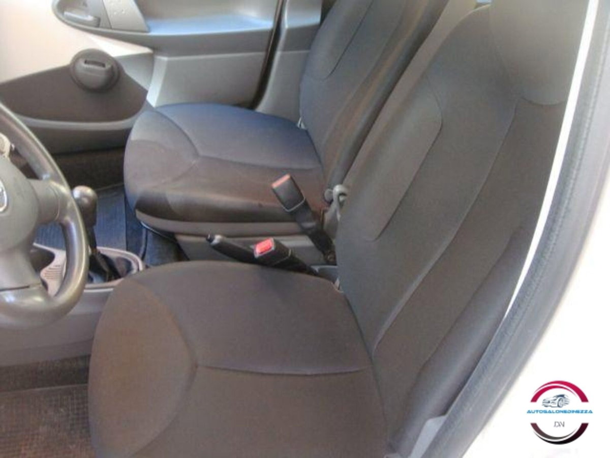 Toyota Aygo 1.0 12V VVT-i 5 porte Now Connect (9)