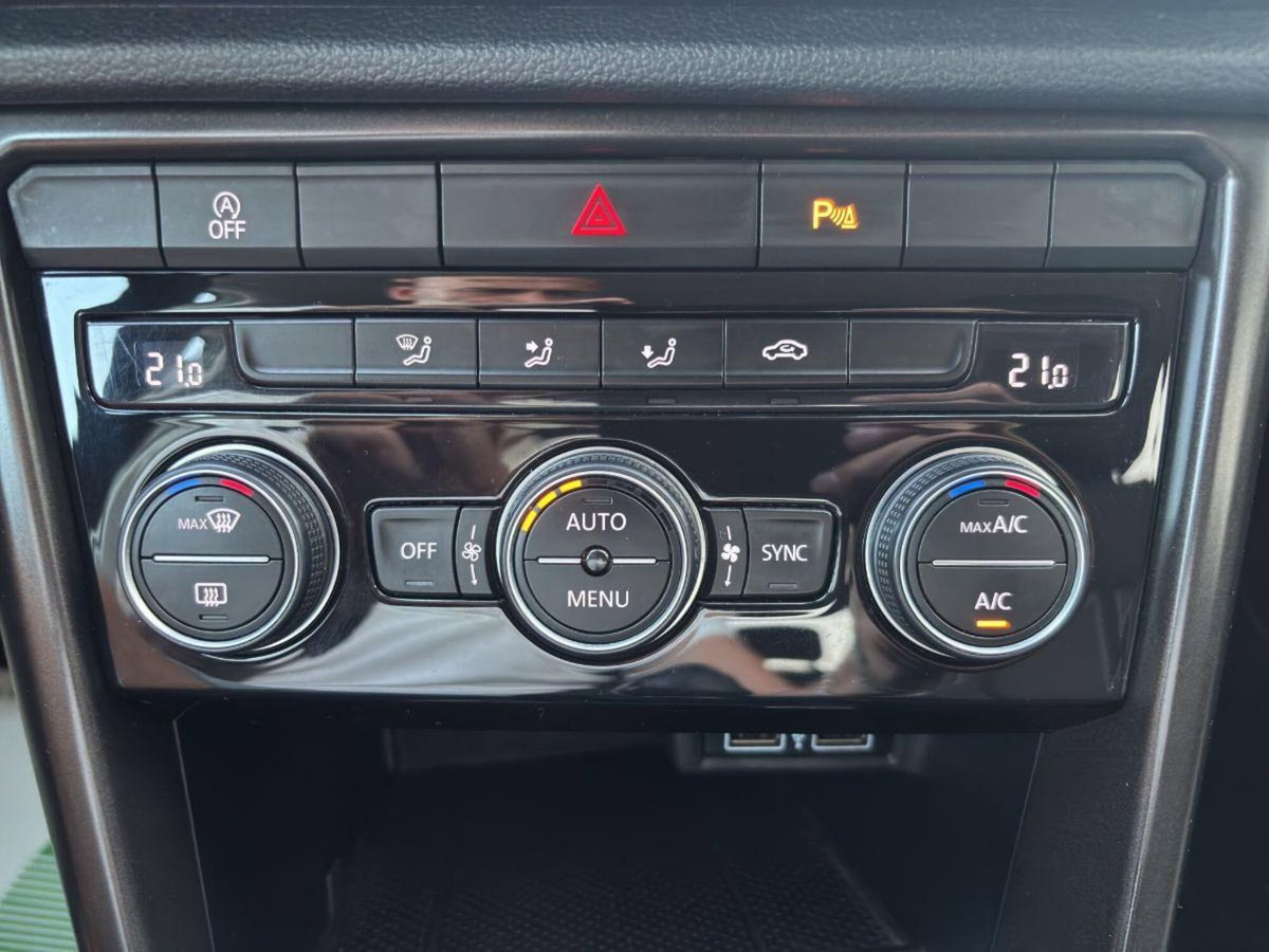 Volkswagen T-Roc 1.6 TDI SCR Advanced BlueMotion Technology (19)