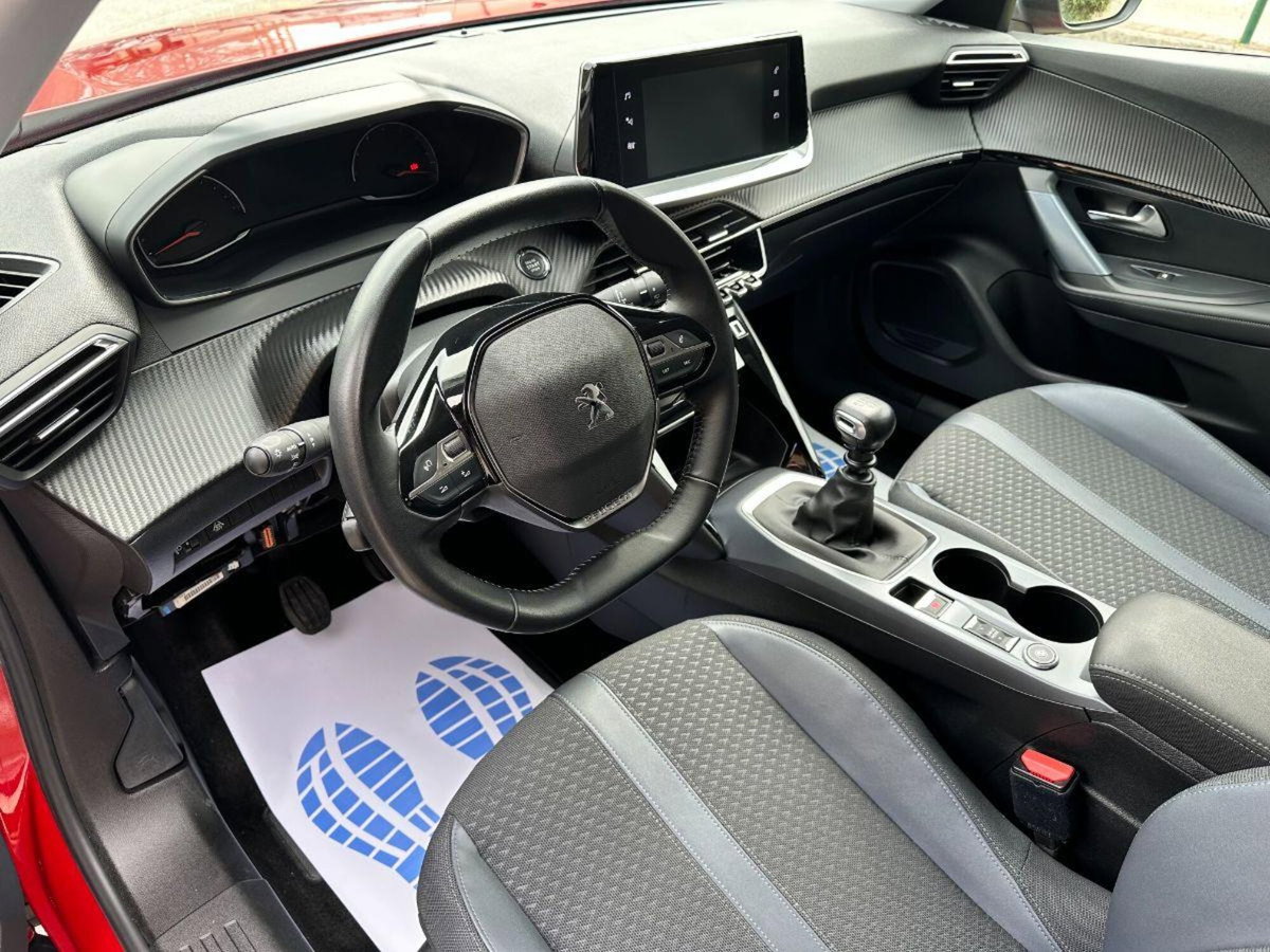 Peugeot 2008 PureTech 100 S&S Allure Pack (10)
