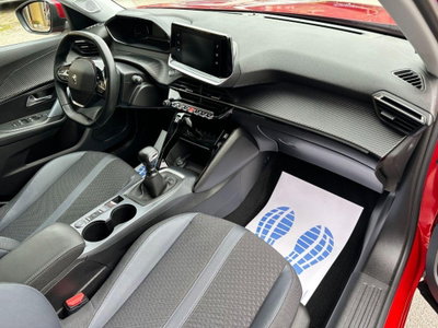 Peugeot 2008 PureTech 100 S&S Allure Pack (16)