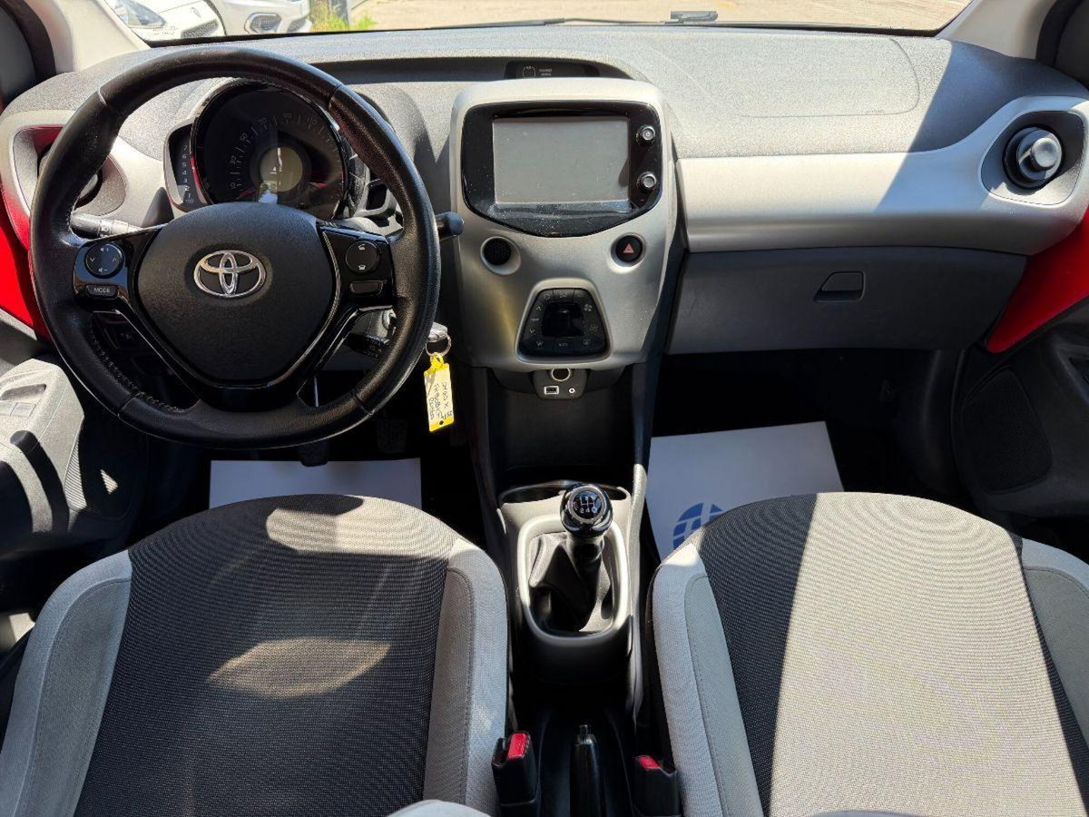 Toyota Aygo 1.0 VVT-i 69 CV 5 porte x-play (11)