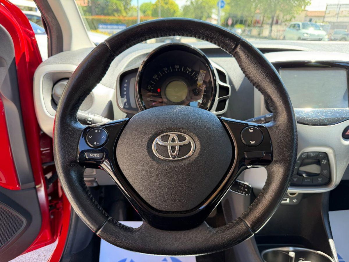 Toyota Aygo 1.0 VVT-i 69 CV 5 porte x-play (12)