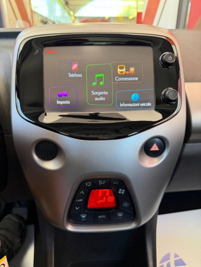 Toyota Aygo 1.0 VVT-i 69 CV 5 porte x-play (14)