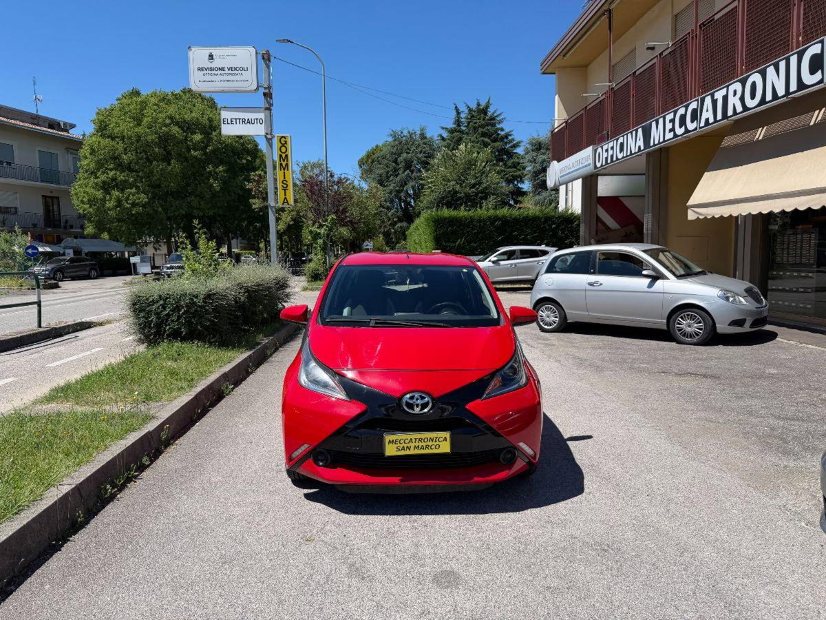Toyota Aygo 1.0 VVT-i 69 CV 5 porte x-play (2)