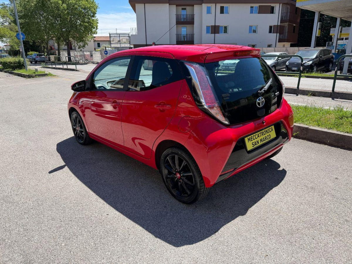 Toyota Aygo 1.0 VVT-i 69 CV 5 porte x-play (6)