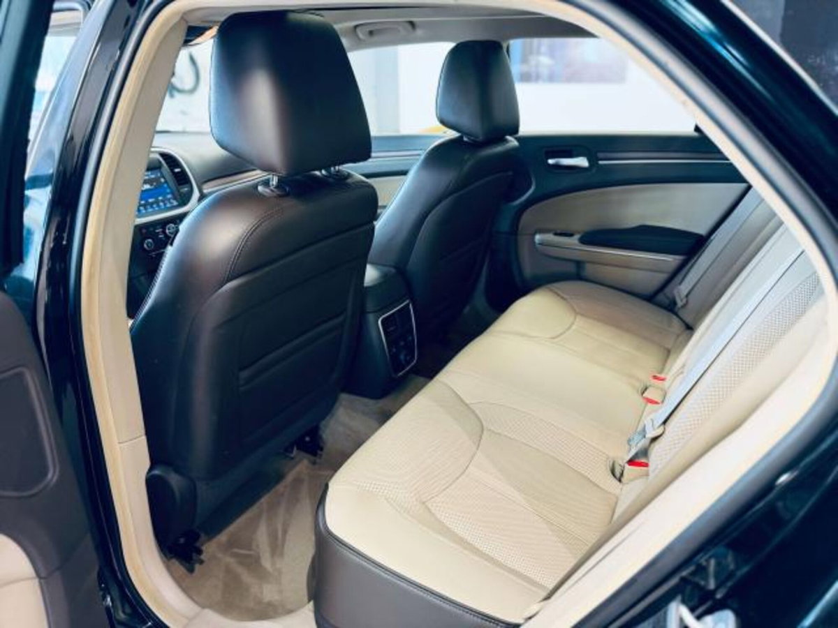 Lancia Thema 3.0 V6 Multijet II 239 CV Executive (9)