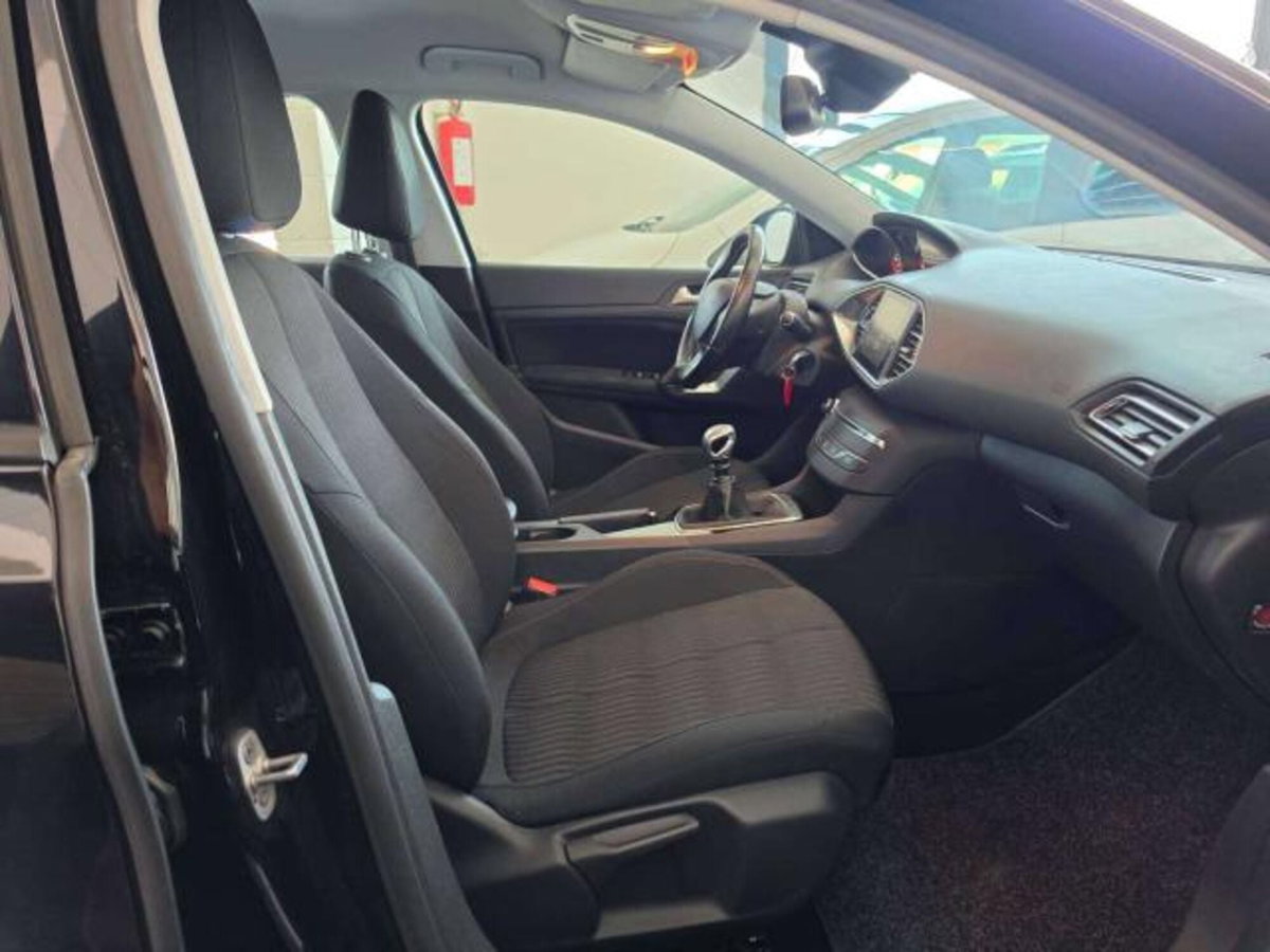 Peugeot 308 BlueHDi 120 S&S Allure (10)