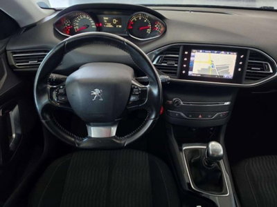 Peugeot 308 BlueHDi 120 S&S Allure (11)
