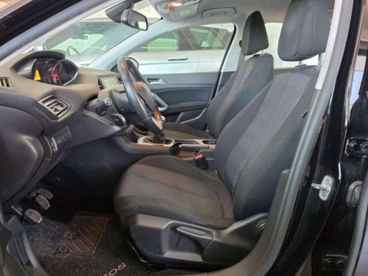 Peugeot 308 BlueHDi 120 S&S Allure (6)